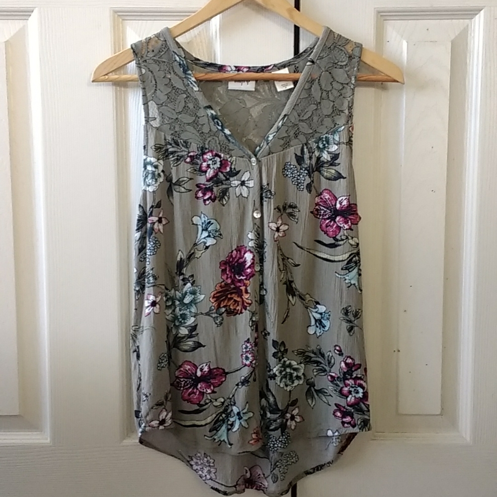 Nursing-friendly floral print sleeveless, EUC